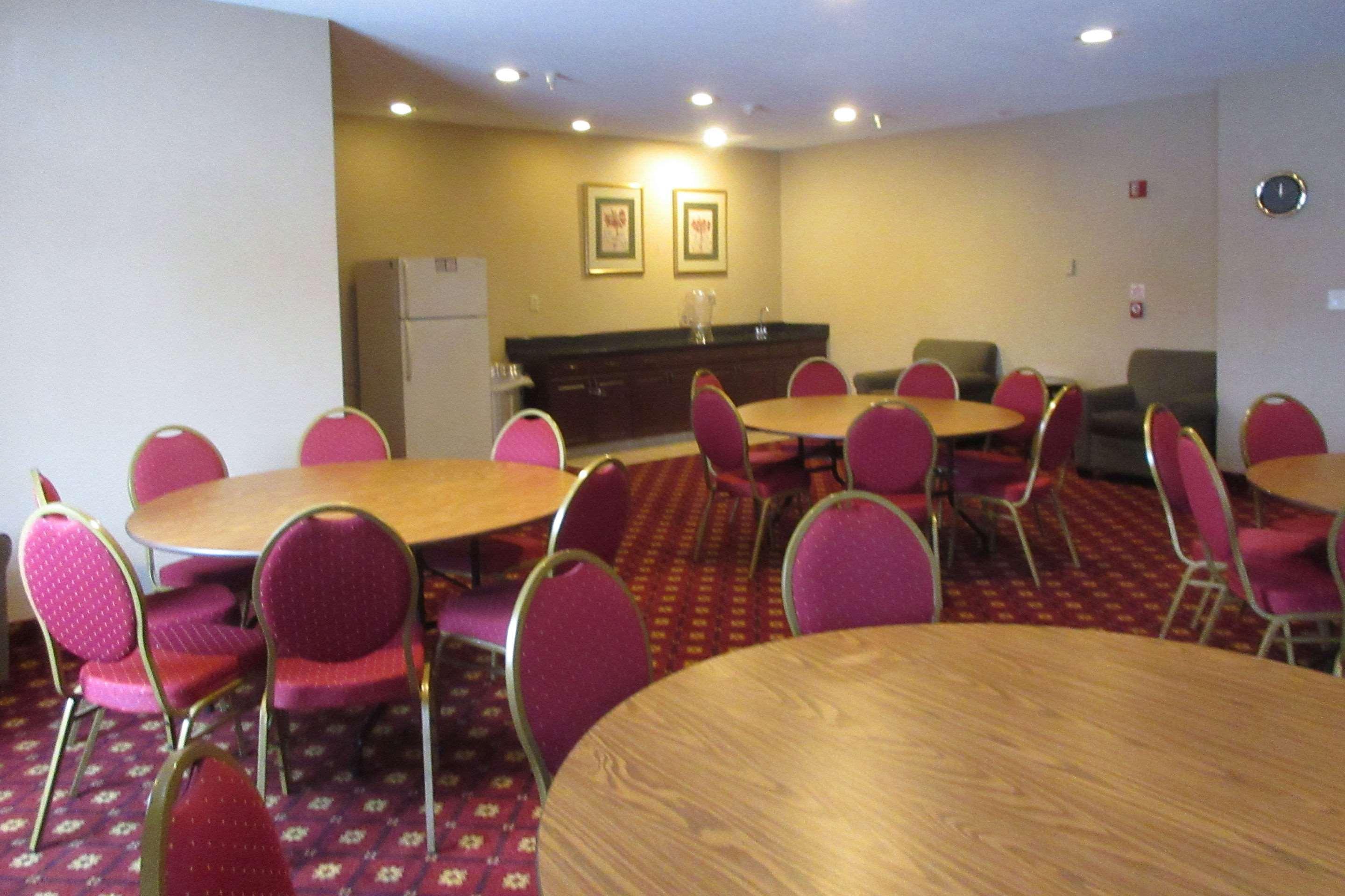 Rodeway Hotel Kendallville